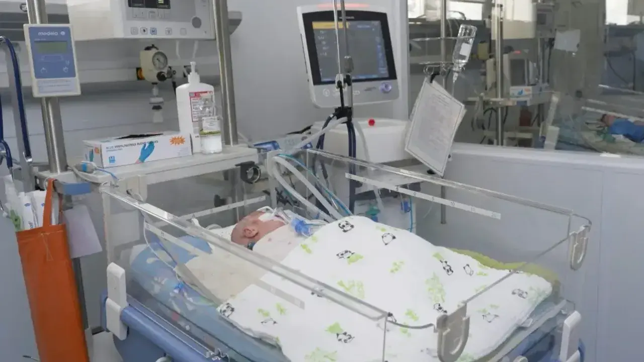 Малыш первый день рождения проводит в реанимации / Фото Informburo.kz