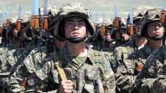 Почему солдаты моют полы в казармах, но не чистят картошку, объяснил министр обороны РК