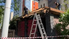 Ещё один самострой на Сейфуллина начали сносить в Алматы