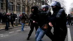 "Блокируем всё". Во Франции вспыхнули массовые протесты, задержаны 200 человек