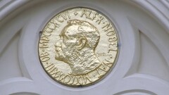 Нобелевскую премию по экономике присудили за исследования влияния институтов на развитие стран