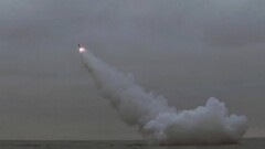 КНДР запустила две стратегические ракеты в ответ на учения США и Южной Кореи