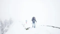 Сотни туристов вывели из зоны бури близ Эвереста, судьба более 200 остаётся под вопросом