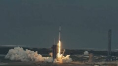 SpaceX запустила ракету с космическими туристами к МКС