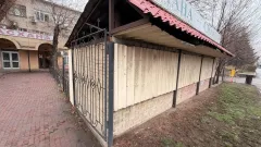 Построенную без разрешения столовую снесли в Алматы