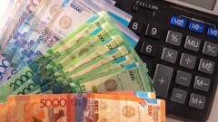 С 10 октября казахстанским журналисткам начнут возвращать долги по декретным