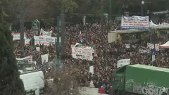 "Никто не наказан". В Греции сотни тысяч людей вышли на протесты в годовщину трагедии с поездом