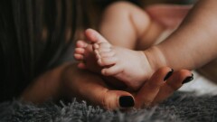 В каком возрасте женщины рожают детей в Казахстане