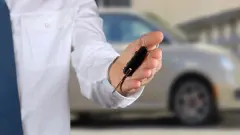 Обещал поставить машины из Китая. Директора автосалона осудили в Астане за обман покупателей