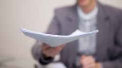 Мусин предложил ввести штрафы за требование бумажных справок