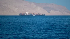 Ормузский пролив остаётся открытым, несмотря на угрозы Ирана сжечь проходящие суда – США