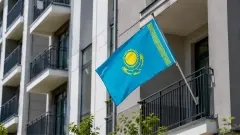 На балкон можно, как одежду – нельзя: в Казахстане изменили правила использования флага