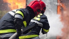 Жилой дом загорелся в Астане. Пожарные спасли 13 детей