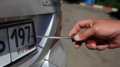 Астанчанин снимал с чужих автомобилей номера и оставлял владельцам записки