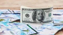 С каким курсом доллара Казахстан войдёт в 2026 год? Прогноз финансистов улучшился