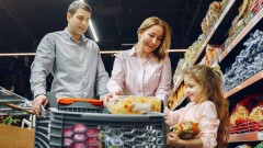 Впервые за полтора года цены на социально значимые продукты снизились в Казахстане