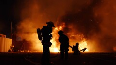 Самое разрушительное бедствие в истории США? Пожары в Лос-Анджелесе не могут потушить уже неделю