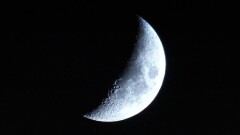 NASA показало снимки с новым кратером на Луне, появившимся после падения российской станции