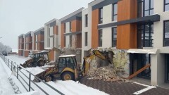 Уже построенный жилой комплекс сносят в Алматы
