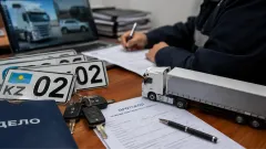 Машины ставили на учёт без уплаты сборов в Казахстане: среди подозреваемых автоинспектор и нотариус