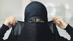 Женщинам, отказавшимся носить хиджаб, может грозить до 10 лет тюрьмы в Иране