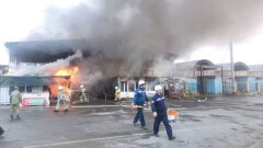 В Таразе загорелся рынок