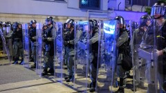 Протестующие рабочие фабрики по производству тестов на Covid-19 в Китае столкнулись с полицией