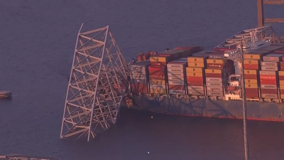 "Что-то из боевика". Шесть человек пропали без вести после обрушения моста в США