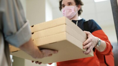 Ведущие службы доставки Алматы подчинились правилам продажи алкоголя и табака
