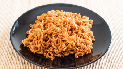 Популярную в Казахстане корейскую лапшу быстрого приготовления отозвали из продажи в Дании