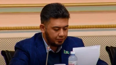 "Перед законом все равны". Депутата маслихата Алматы Елеусизова привлекли к ответственности за мат на заседании
