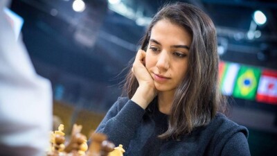 "Она не представляет страну". Иран отрёкся от шахматистки, снявшей хиджаб на чемпионате в Алматы