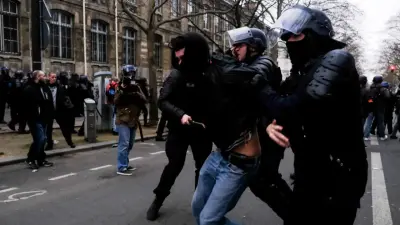 "Блокируем всё". Во Франции вспыхнули массовые протесты, задержаны 200 человек