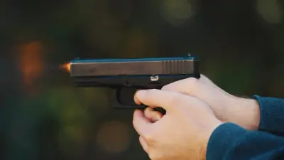 Экс-депутат открыл стрельбу в правительственном здании в Таиланде, двое тяжело ранены