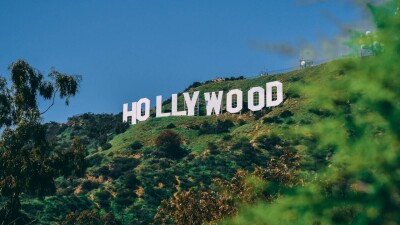 "Карандаши на стол". Массовая забастовка сценаристов может стоить Голливуду миллиарды долларов