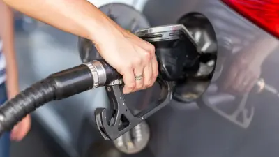 Не допустить незаконного вывоза бензина из Казахстана и дефицита внутри страны поручил Скляр