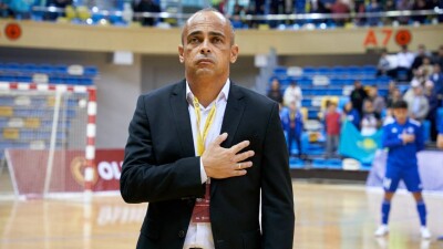 Сборная Казахстана по футзалу продлила контракт с Кака