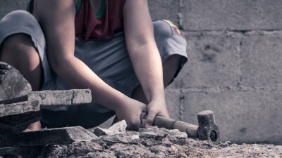 Отобрал документы и отправил на стройку: в Таразе мужчина удерживал иностранцев в рабстве