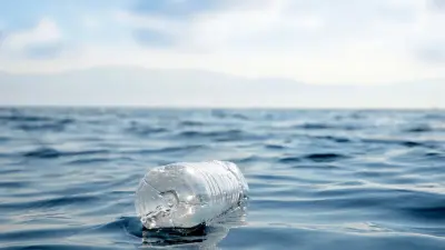 Японские учёные создали пластик, который растворяется в морской воде за час