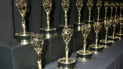 Главные победители Эмми-2025: рекорд "Киностудии" и триумф "Переходного возраста"