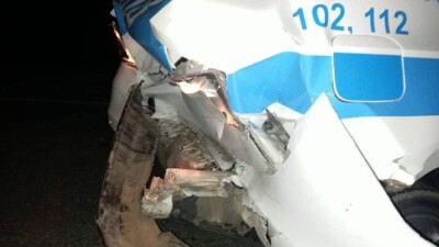 Уснувший водитель такси столкнулся с полицейским авто в Павлодарской области