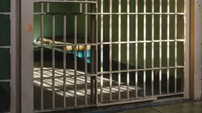 Экс-президент Южной Кореи лёг на пол камеры и отказался выходить на допрос