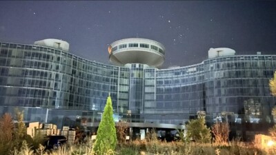 Огромное здание с диском на крыше в Алматы пустует восемь лет. Что это и когда откроется