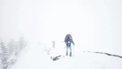 Сотни туристов вывели из зоны бури близ Эвереста, судьба более 200 остаётся под вопросом