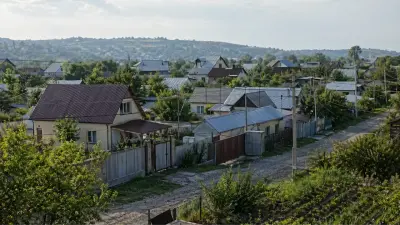 Аким района Алматы ответила жителям Абайских дач, переживающим из-за возможного сноса