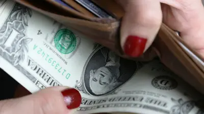 Трамп обрушил доллар: зачем президенту США слабая валюта