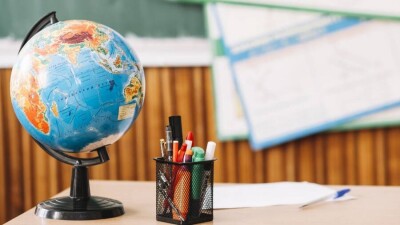 Работа с двойной зарплатой: учителя, желающие поехать в проблемные регионы, могут подать заявку до 26 июня