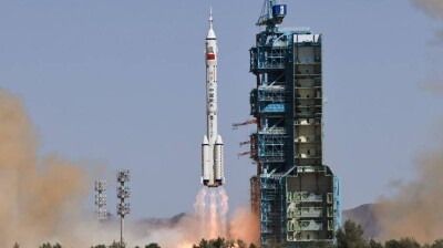 Китай запустил пилотируемый космический корабль "Шэньчжоу-14"