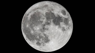 США совершили первую за 50 лет посадку на Луну