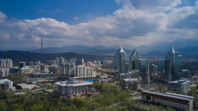 В Алматы временно ограничат движение на дорогах